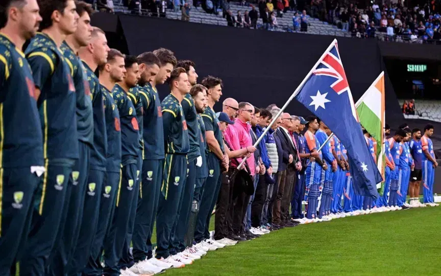 Why are Indian and Australian players wearing black armbands during 2nd T20I at MCG?